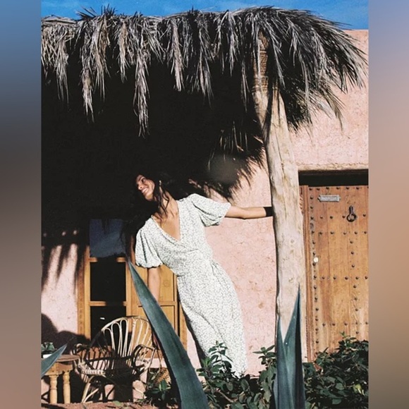 Faithfull the Brand Light Green Floral Midi Dress - Picture 5 of 10